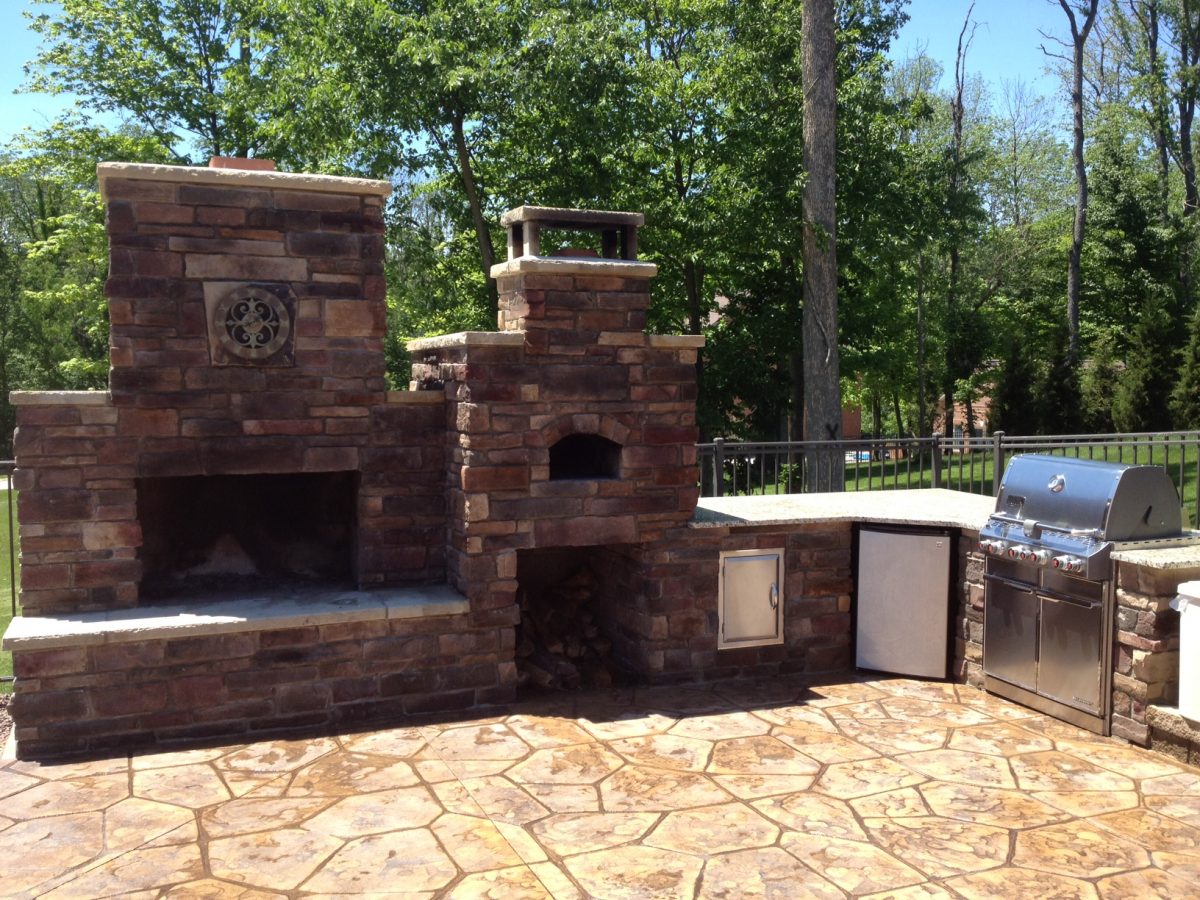 DIY Outdoor Fireplace and Pizza Oven Combos